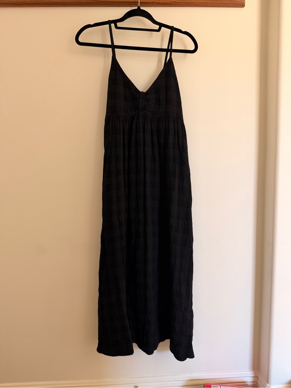 Women's Black V-Neck Spaghetti Strap Midi Dress